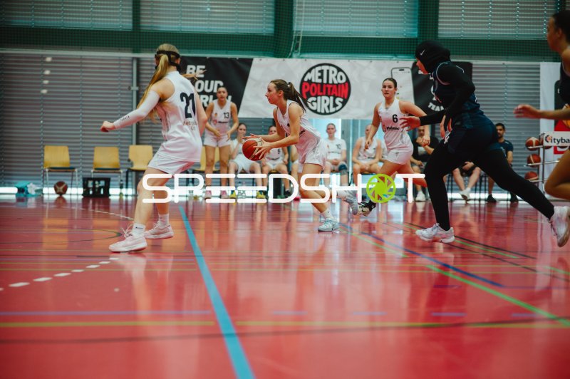 Metropolitain Girls im Ballvortrag gegen SG Bergische Löwen