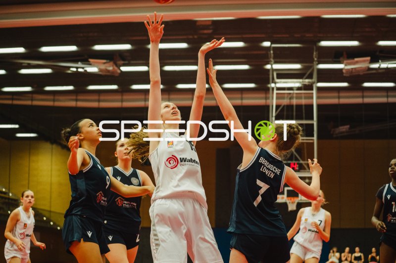 Korbwurf-Duell zwischen Metropolitain Girls und SG Bergische Löwen in Recklinghausen