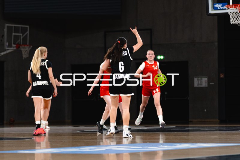 Hamburg Towers (#6) jubelt nach Korberfolg gegen Junior Suns Rendsburg