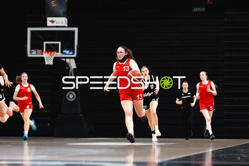 E. Kutschker (#13; Junior Suns Rendsburg) im Fastbreak in der Inselpark Arena