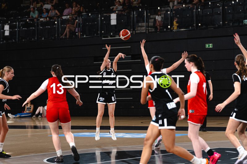Hamburg Towers (#6) beim Sprungwurf gegen Junior Suns Rendsburg