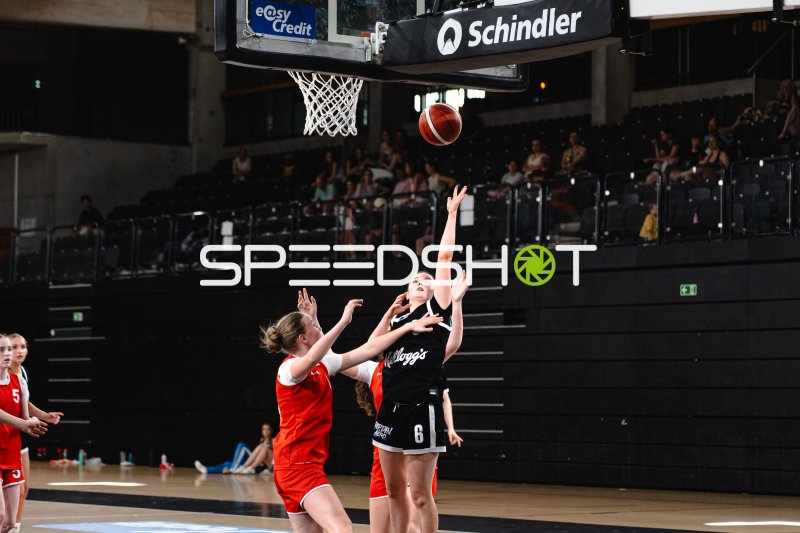 Hamburg Towers (#6) mit Korbleger gegen Junior Suns Rendsburg