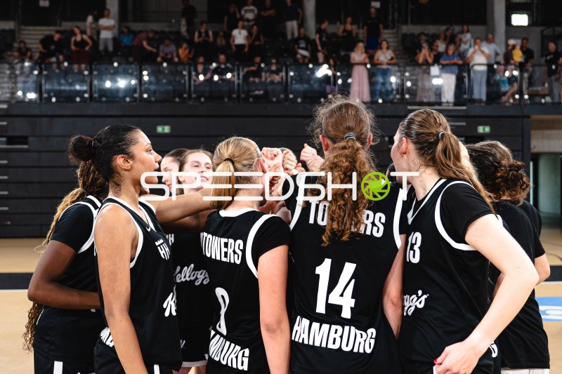 Hamburg Towers Spielerinnen beim Mannschafts-Huddle in der Inselpark Arena
