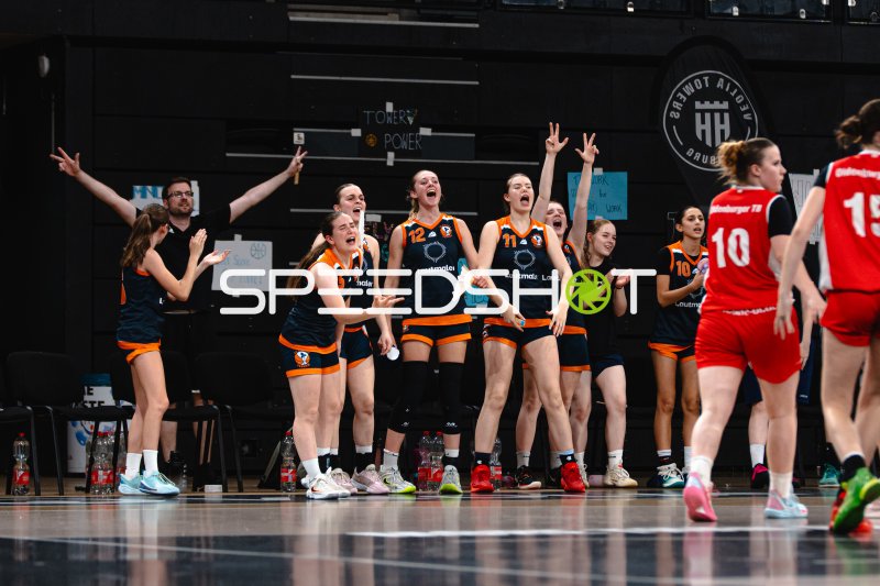Oldenburger TB Bank jubelt ausgelassen in der Inselpark Arena Hamburg