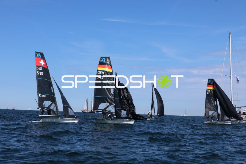 XFly-Klasse: SUI 515, GER 345 und GER 187 im Regattenfeld vor Schilksee