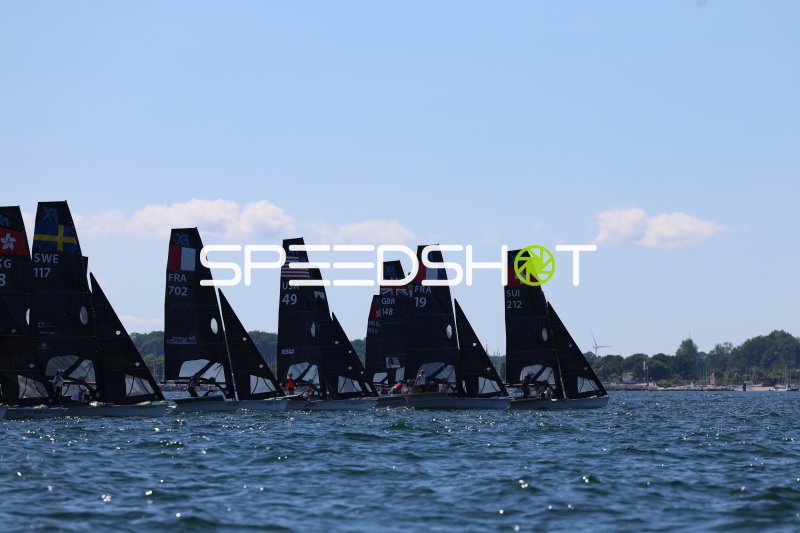X9-Flotte beim Start auf der Kieler Förde in Schilksee