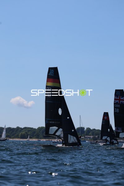 Segelboot GER 733 führt Regatta-Feld in Schilksee an