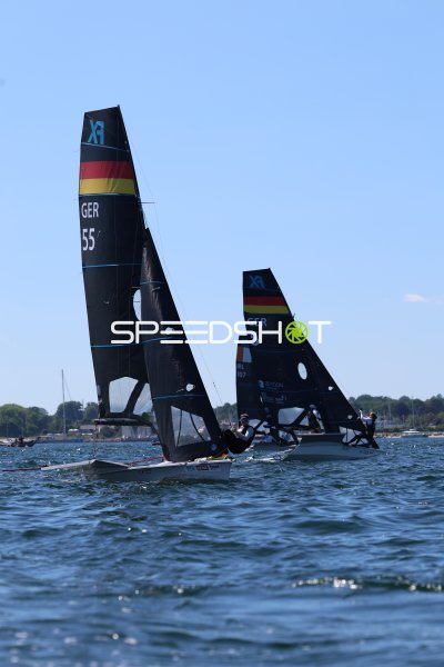 Segelboote GER 55 und GER 5 im Rennen auf der Kieler Förde