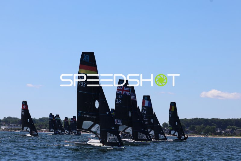Internationales Segelregatta-Feld auf der Kieler Förde beim X9-Klassenrennen
