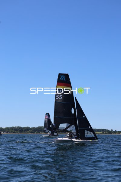 GER 55 und USA 562 beim Segeln auf der Förde in Schilksee