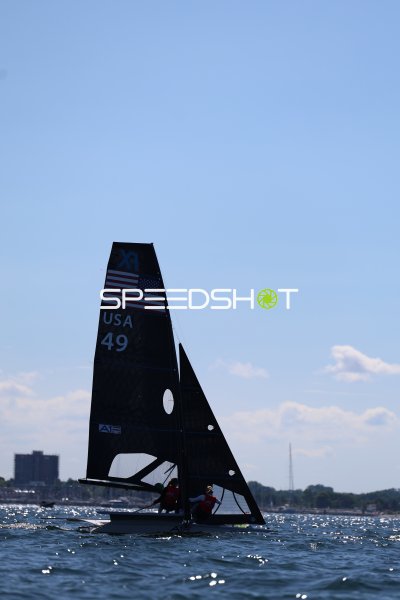 US-Segelboot (USA 49) auf der Kieler Förde beim Regattasegeln