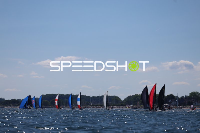Segelregatta mit mehreren Booten auf der Kieler Förde