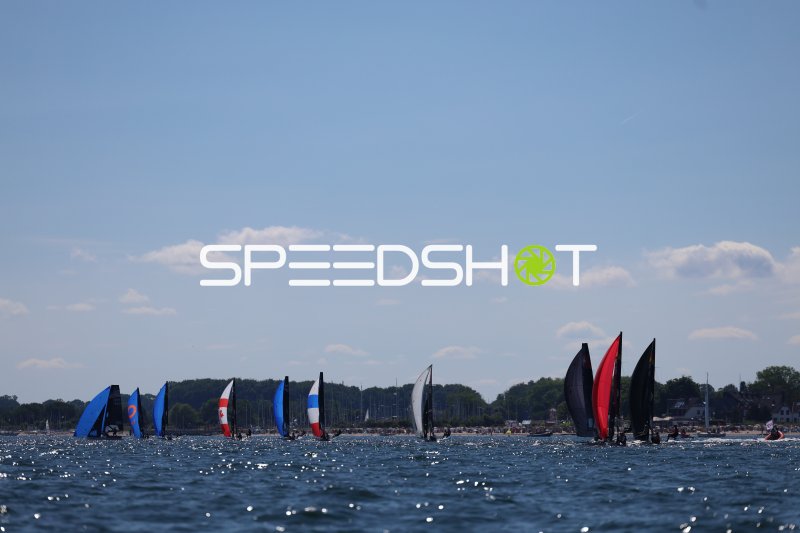 Segelregatta mit mehreren Booten auf der Kieler Förde