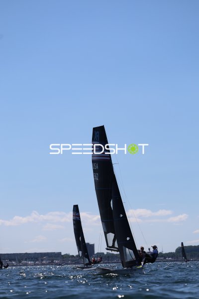 USA-Segelboot (USA 562) beim Rennen in der Kieler Förde