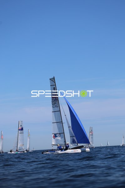 British Sailing Team (GBR) mit Spinnaker beim Regattarennen in Schilksee