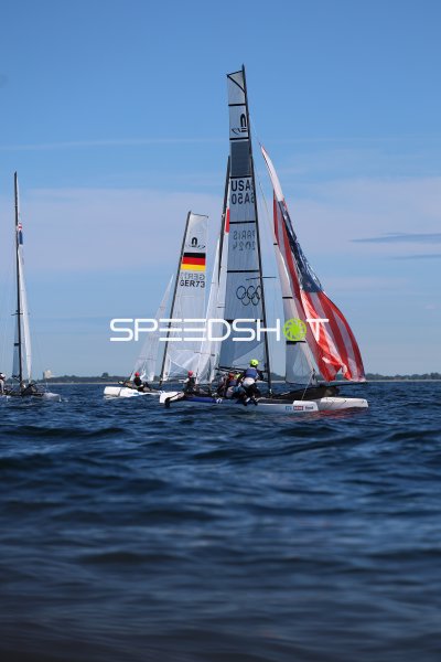 Nacra 17 Katamarane USA und GER73 im Regattarennen bei Schilksee