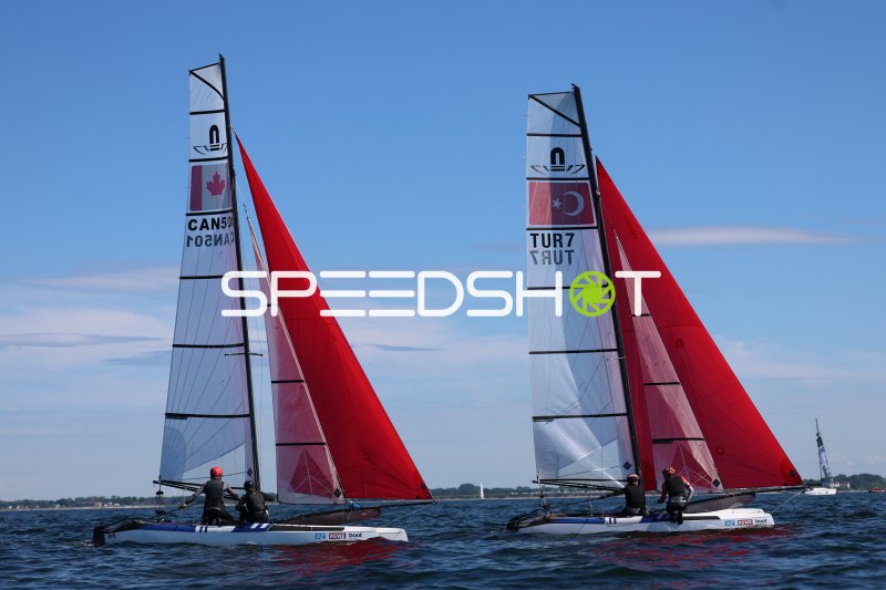 Kanada (CAN50) und Türkei (TUR7) im Nacra-17-Duell auf der Kieler Förde