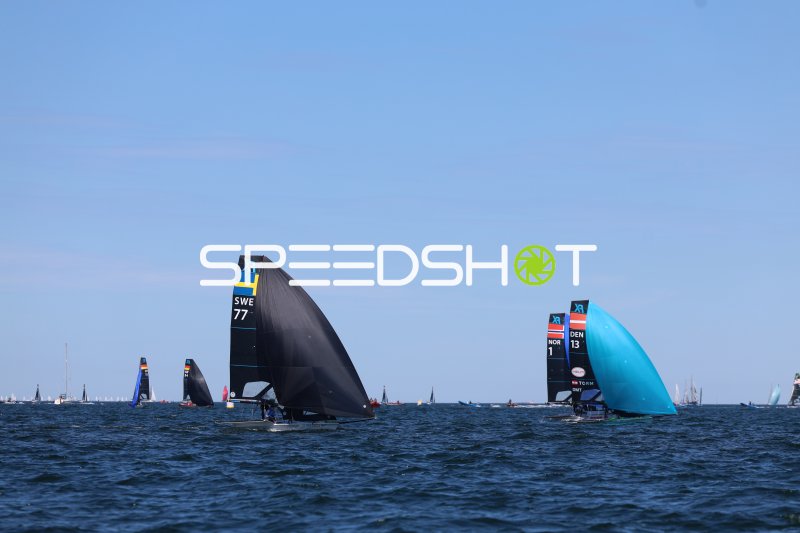 Segelboote SWE 77, NOR 1 und DEN 13 beim Regattarennen in Kiel