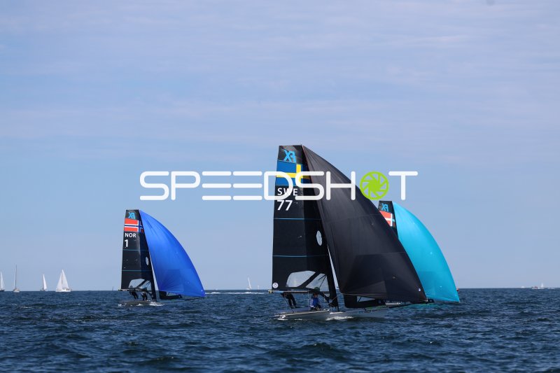 Segelregatta in Schilksee: SWE 77 und NOR 1 im Duell