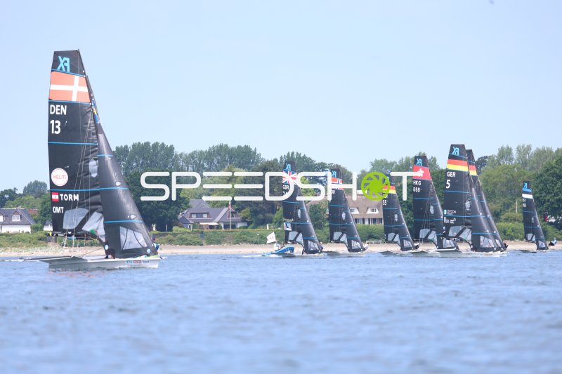 Internationale Segelflotte beim Wettkampf auf der Kieler Förde