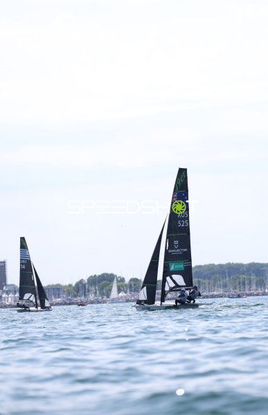 Segelboot AUS 525 bei Regatta am Olympiazentrum Schilksee