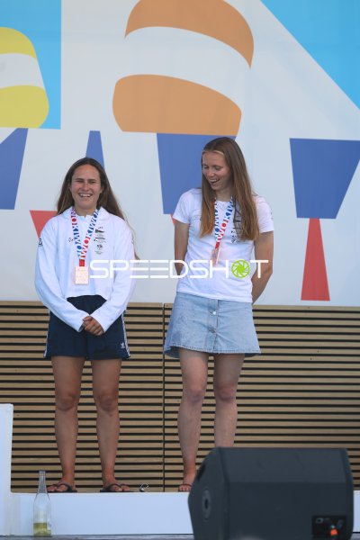 Sophie Steinlein und Catherine Barthelheimer bei Siegerehrung der Kieler Woche 2026