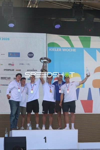 Siegerehrung bei der Kieler Woche am Olympiazentrum Schilksee