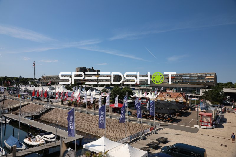 Olympiazentrum Schilksee in Kiel – Veranstaltungsgelände mit Hafen und Zeltaufbauten