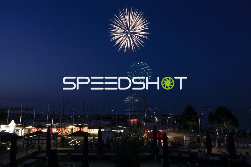 Feuerwerk über dem Olympiazentrum Schilksee in Kiel