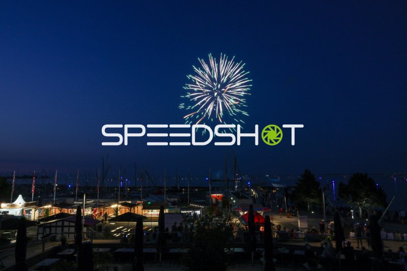 Feuerwerk über dem Olympiazentrum Schilksee in Kiel