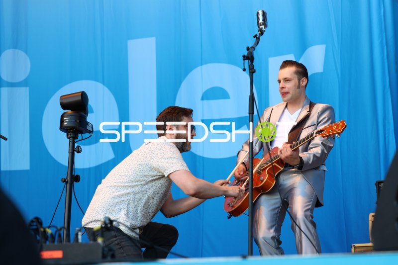 Jonas Heider (Stranger Cats) beim Live-Auftritt zur Kieler Woche 2026