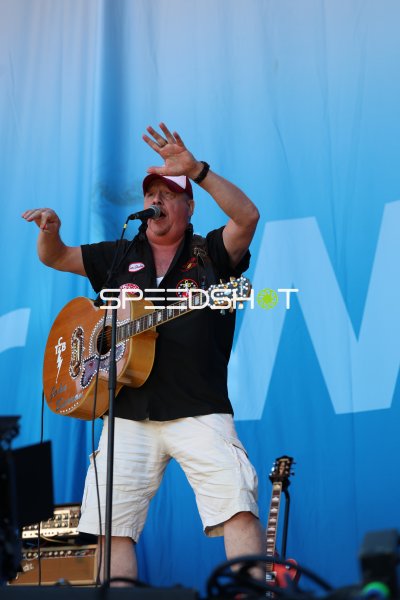 John Barron performt leidenschaftlich auf der Kieler Woche 2026