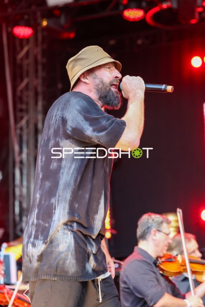 Gentleman live auf der Bühne in Kiel