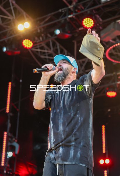 Gentleman live auf der Bühne in Kiel