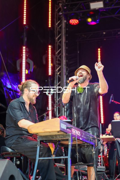 Gentleman live auf der Bühne in Kiel
