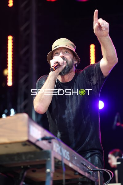 Gentleman live auf der Bühne in Kiel