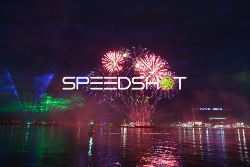 Feuerwerk und Lasershow zur Kieler Woche 2026 über der Förde