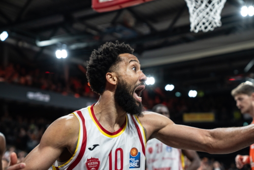 Davion Mintz (10, Würzburg Baskets) mit Emotion auf dem Spielfeld