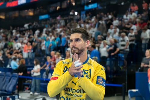 Montpellier HB Torhüter applaudiert nach dem Spiel