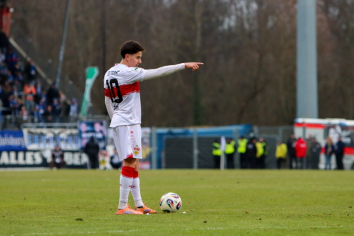 Freistoßvorbereitung Nicolás Sessa (10; VfB Stuttgart II)