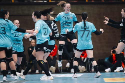 Szene mit Luca Farago (19; Thüringer HC) und Rikke Hoffbeck Petersen (22; Thüringer HC)