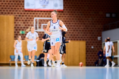 Julia Wroblewski (6; USC BasCats Heidelberg) in Aktion