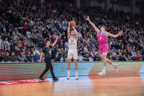 Spielaktion mit Moritz Krimmer (27; Bamberg Baskets)
